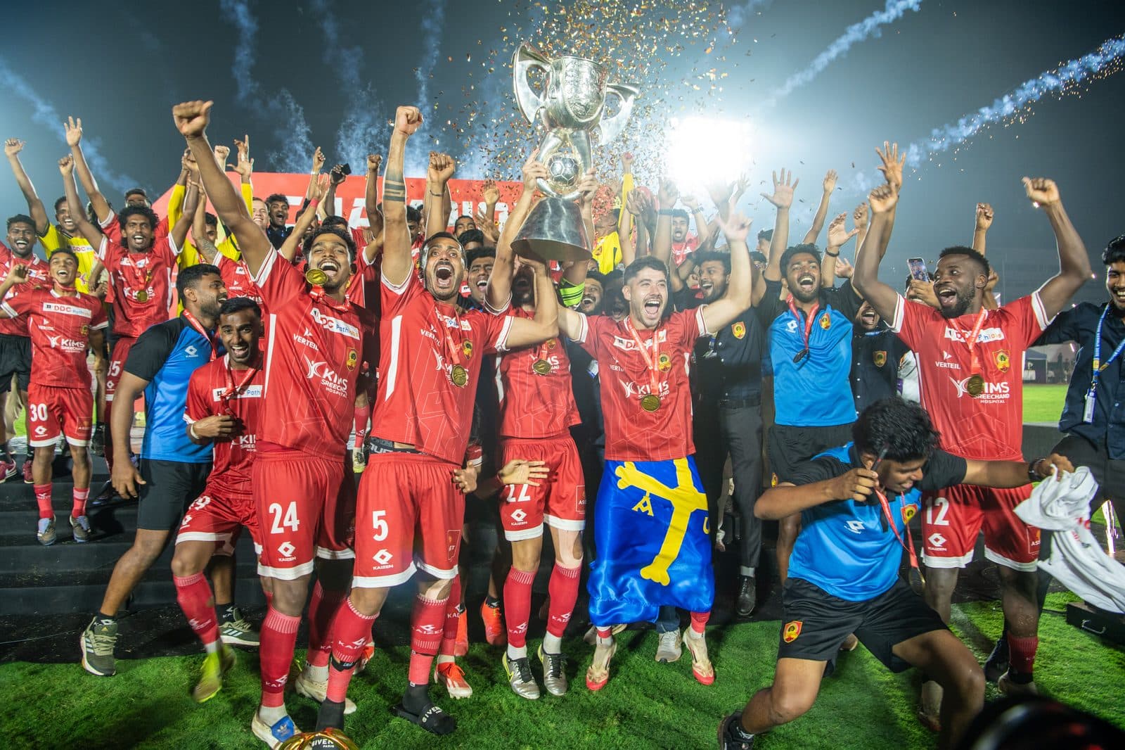 Kannur Warriors FC celebrating their championship trophy